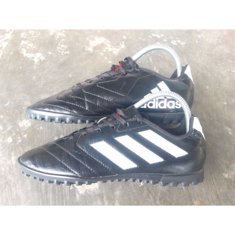 sepatu mini soccer