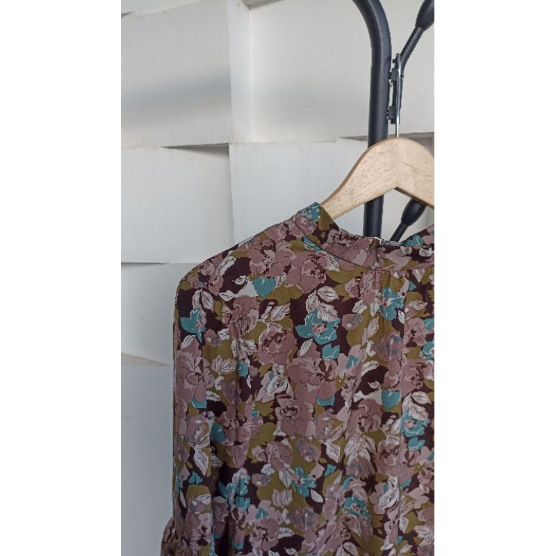 PAKAIAN WANITA  TOP ATASAN LENGAN PANJANG IMPORT WANITA not ZARA / BAJU BLOUSE BUNGA / FLORAL TOP