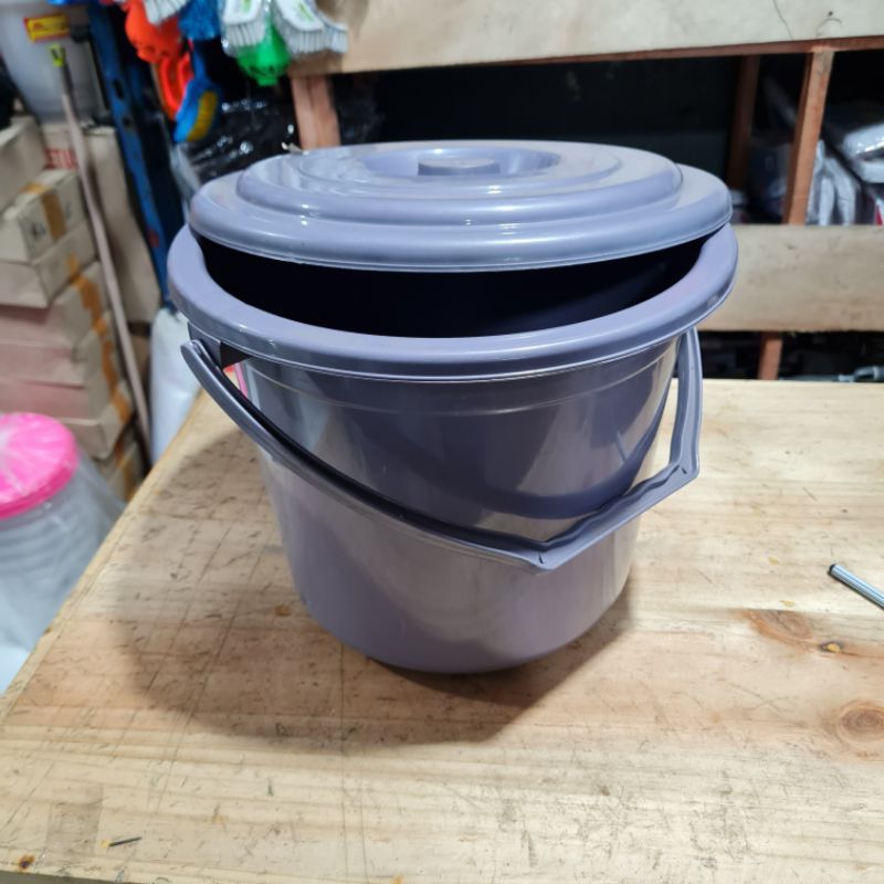 Ember Plastik Tutup 3 galon/Ember Tutup Abu abu 3 galon/Ember Cuci pakai tutup 3 galon