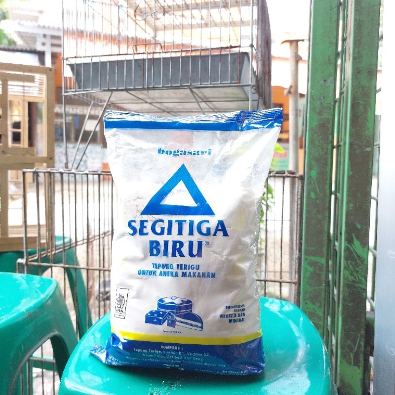 

Tepung terigu Segitiga Biru 1kg