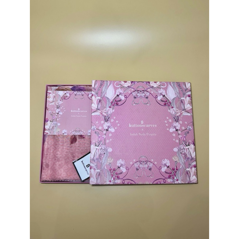 BUTTONSCARVES NADA SERIES La