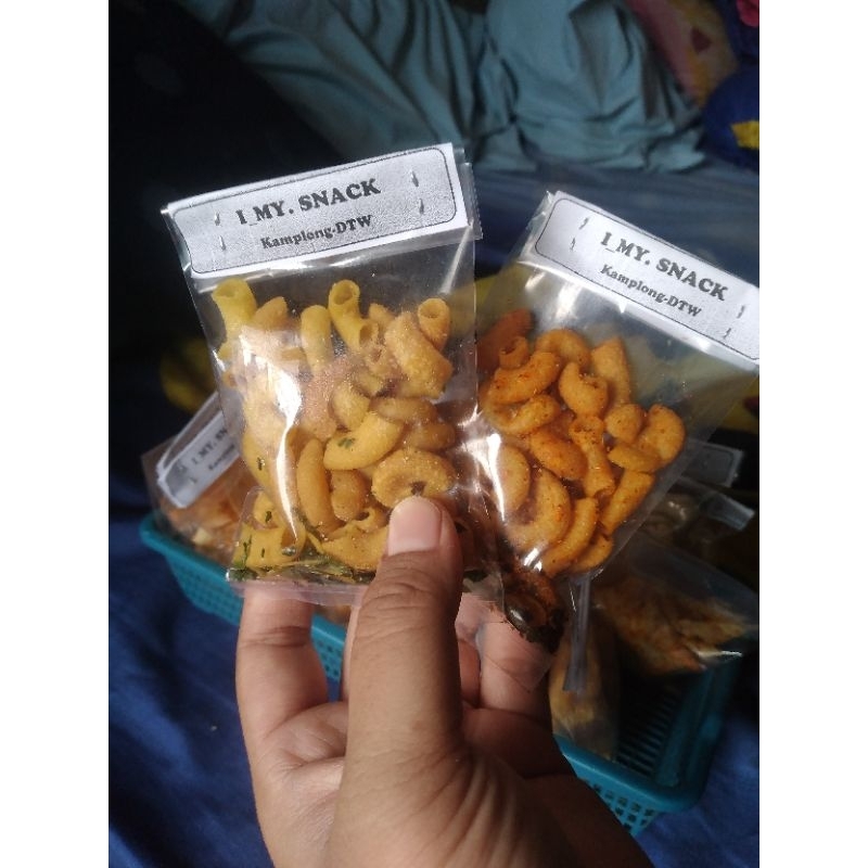 

Makaroni bentuk Usus rasa Asin/Pedas Aroma daun jeruk