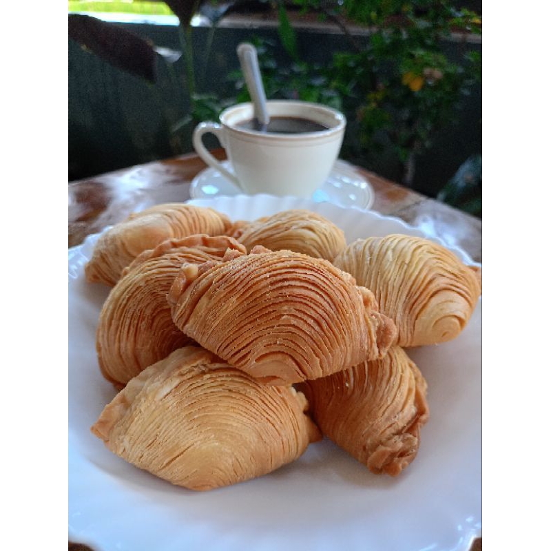 

Curry Puff With Chicken Curry Small ( isi 10)