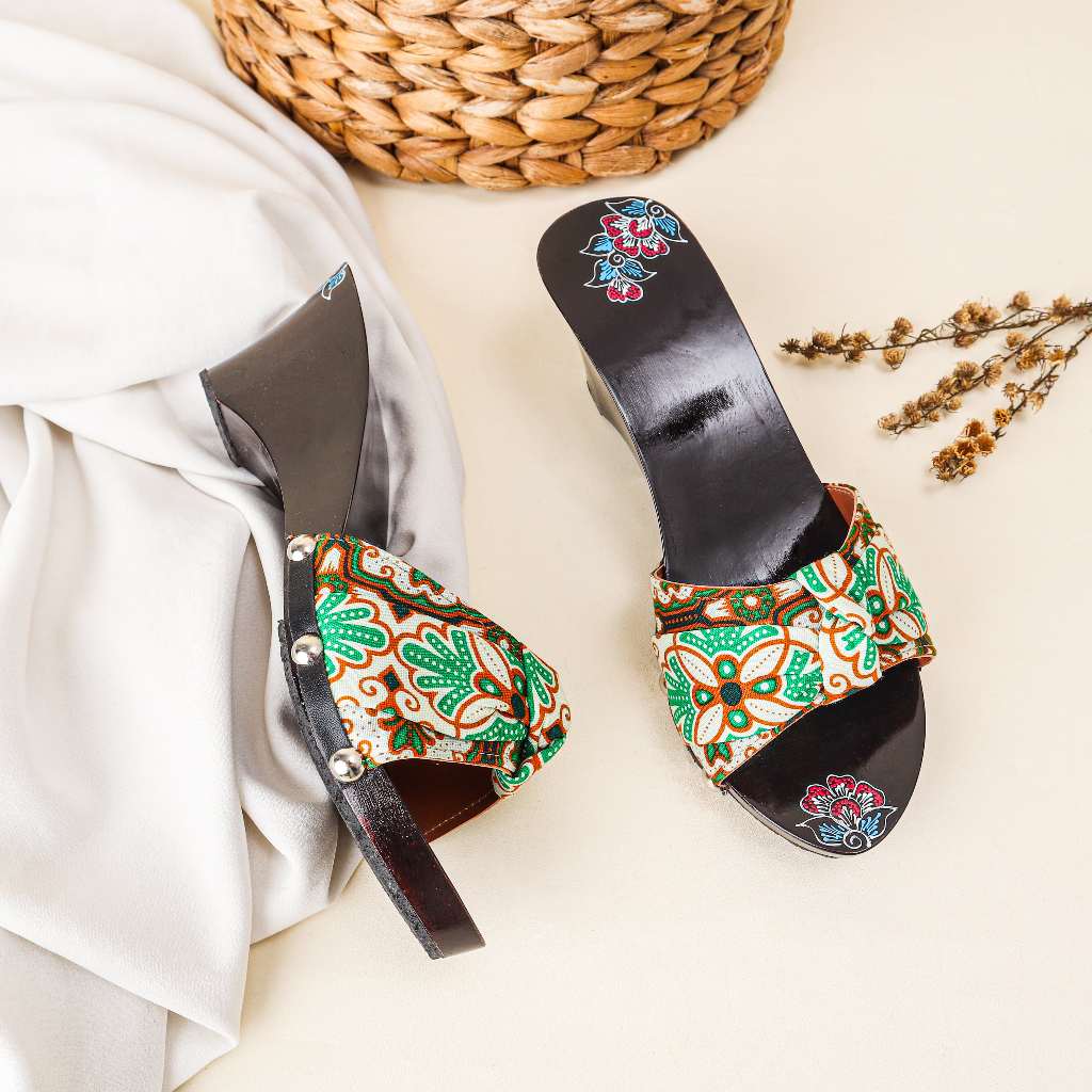 Sandal Klompen Bakiak Sandal Wanita Perempuan Sandal Wedges Modern Sandal Selop Sandal Kayu Tradisio