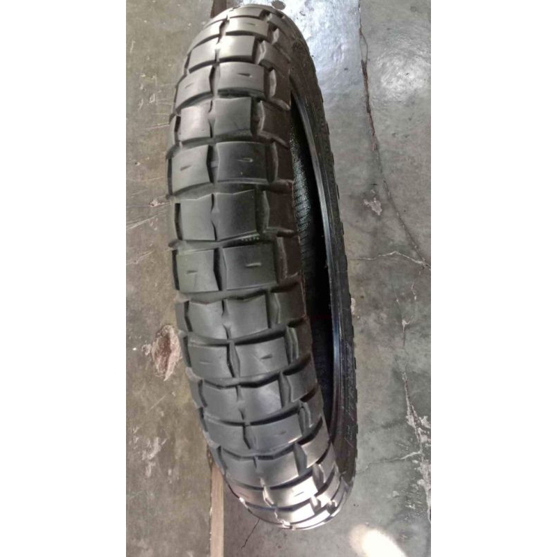 BAN TUBLES UKURAN 120/70-19 MEREK METZELER