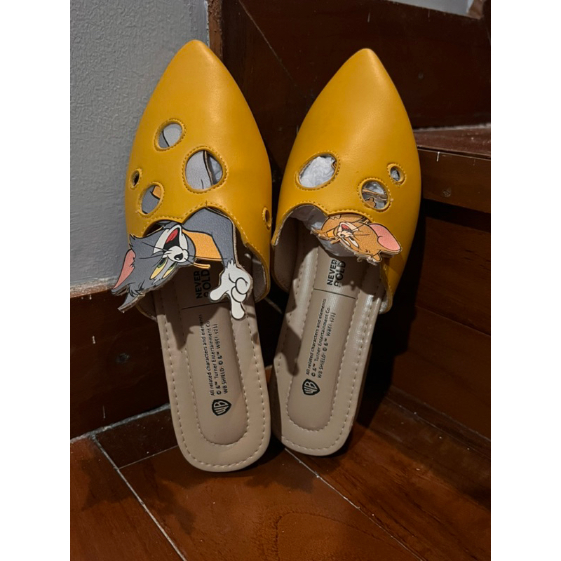 ITTAHERL TOM AND JERRY size 36 // preloved