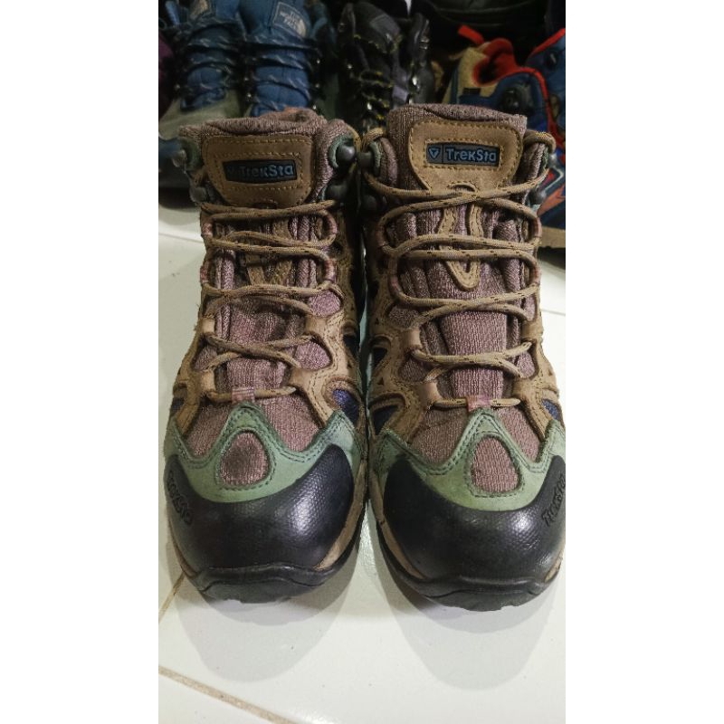 sepatu gunung & trail running TREKSTA size 40