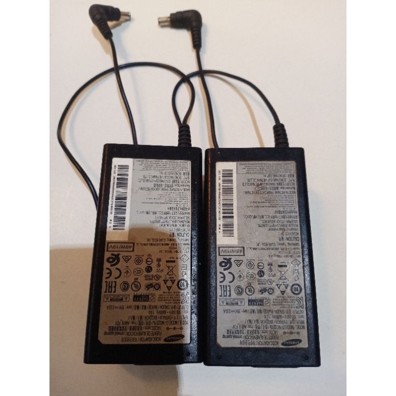 Adaptor Charger TV LED Samsung 19V 2.53A 48W  ukuran colokan 6.4x4.0mm Jarum tengah