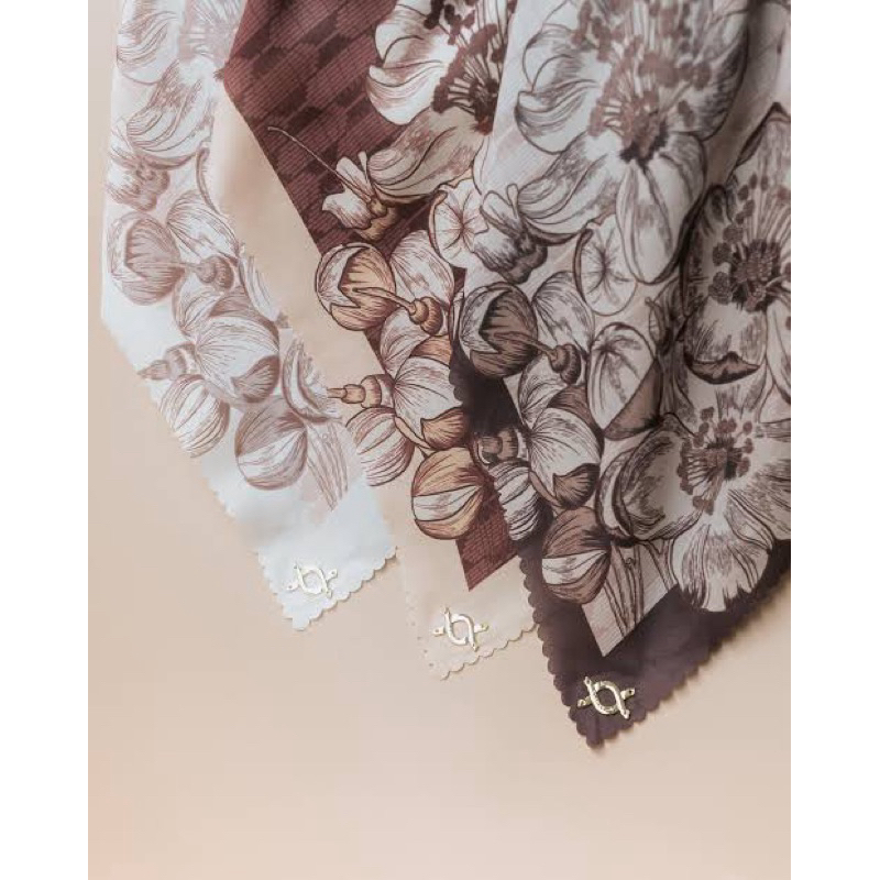 Wearing Klamby - Mandalika Scarf Rust