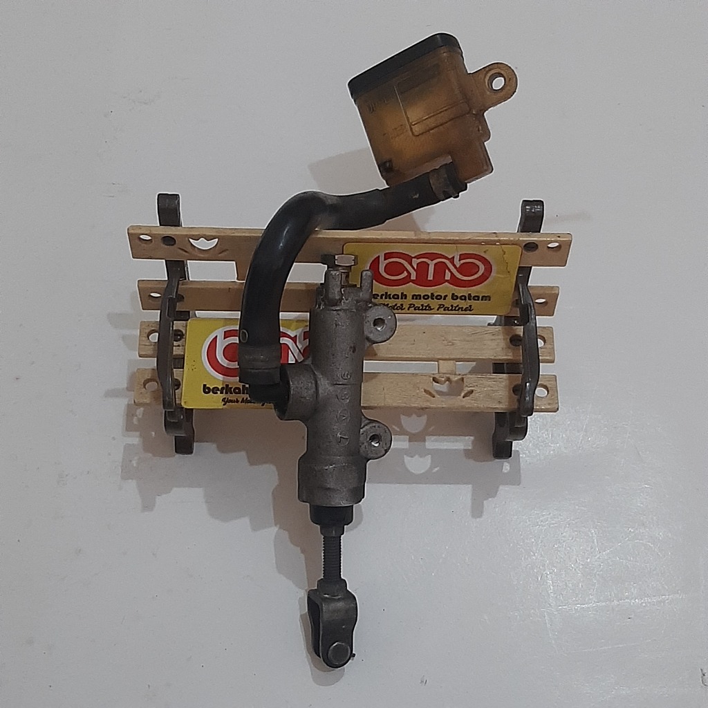 (3) Suzuki GSX 600 master rem kaliper cakram belakang set tabung