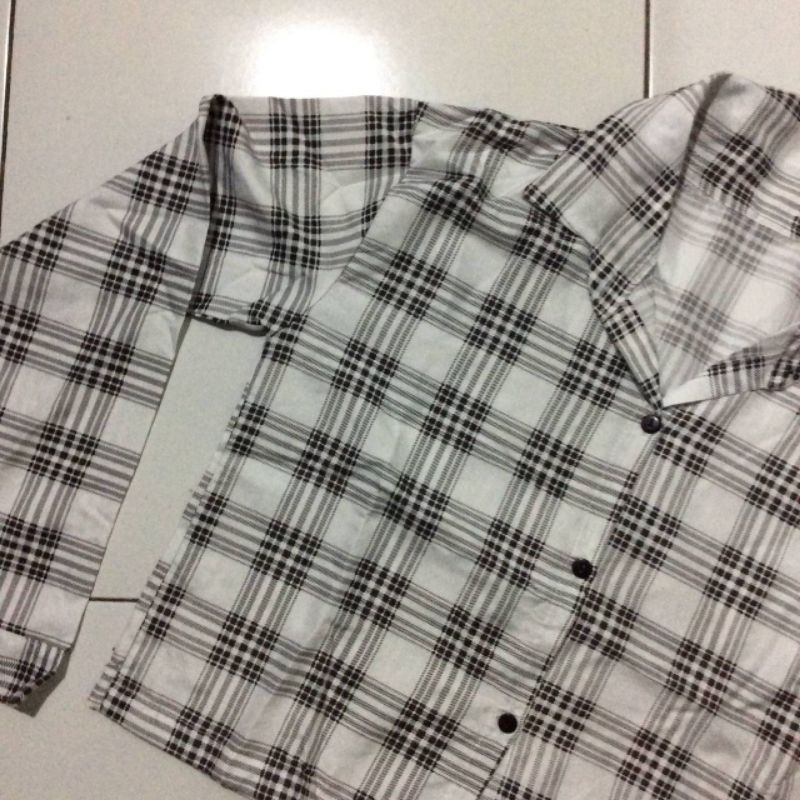 KEMEJA CROP KOTAK KOTAK