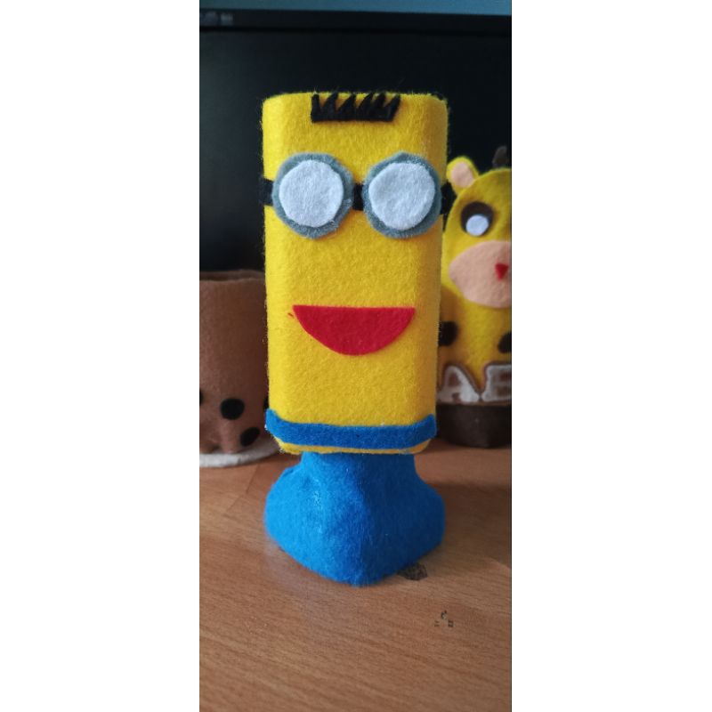 

Tempat pensil dari kain flanel