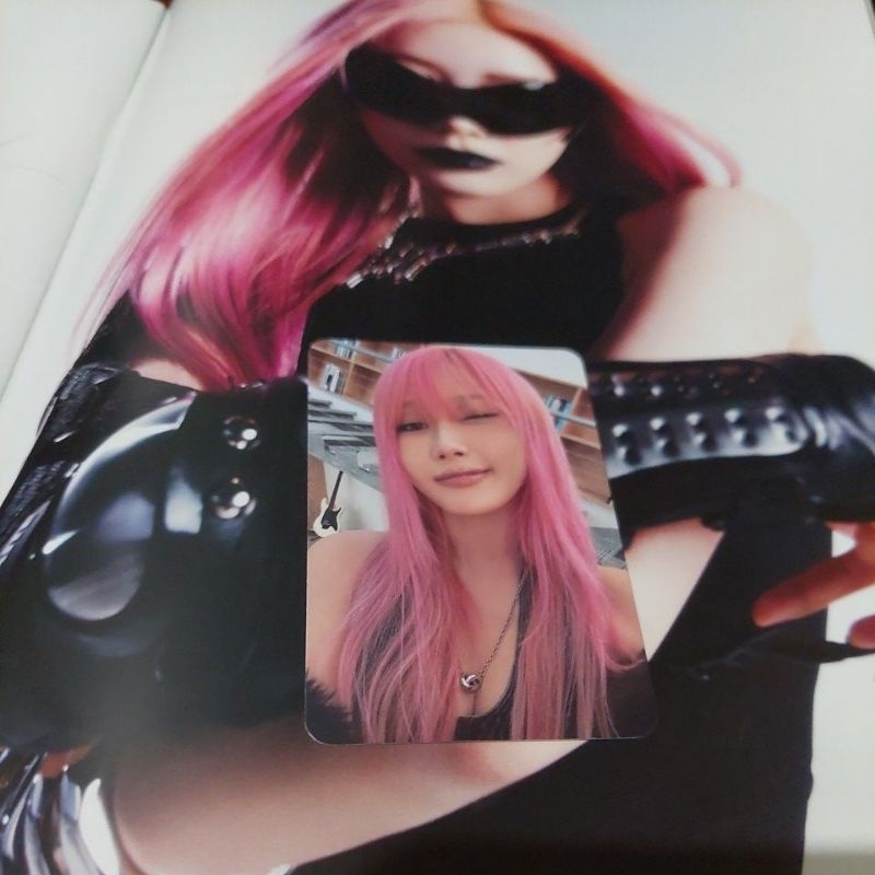 ( PHOTOCARD ONLY ) AESPA THE 5TH MINI ALBUM " WHIPLASH " GISELLE OFFICIAL PHOTOCARD - KARINA VERSION