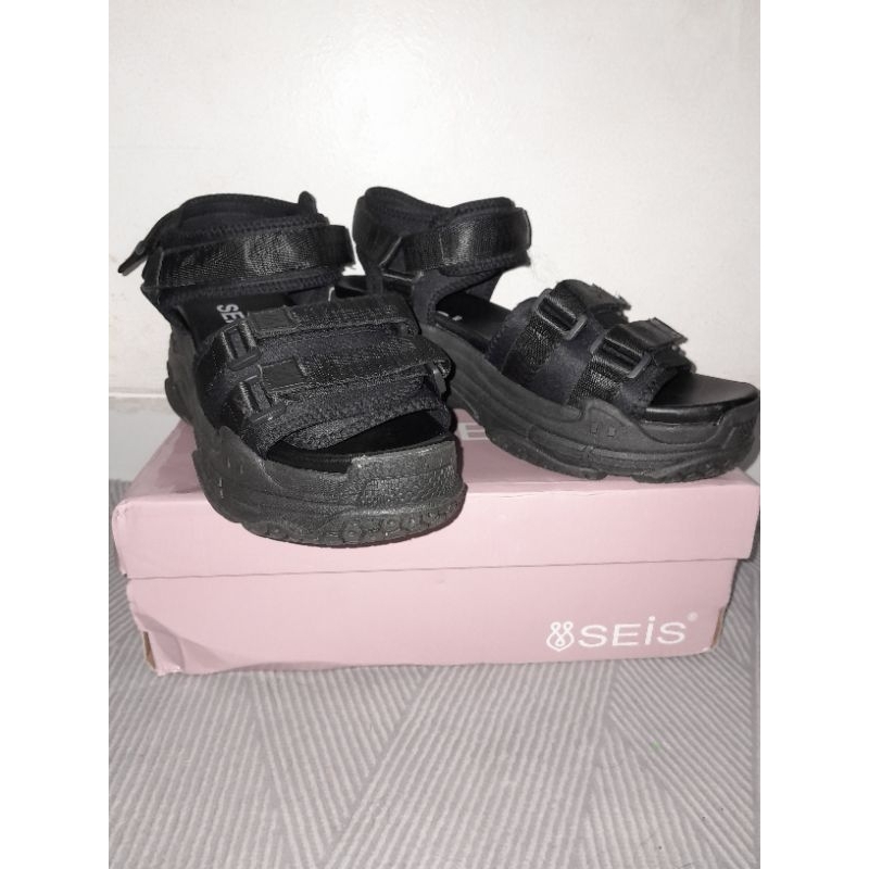 Greta sepatu sandal gunung