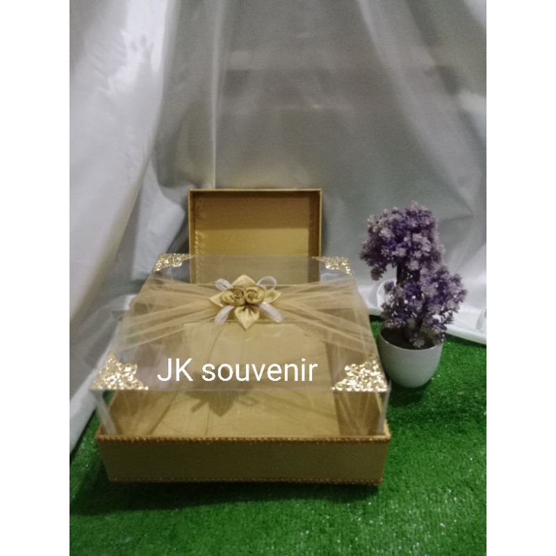 

kotak hantaran seserahan kue tutup mika sudut siku tile silang