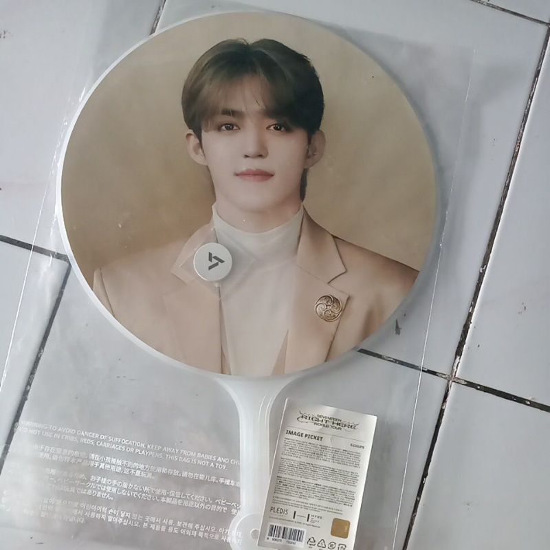 Image Picket Seventeen Right Here Scoups