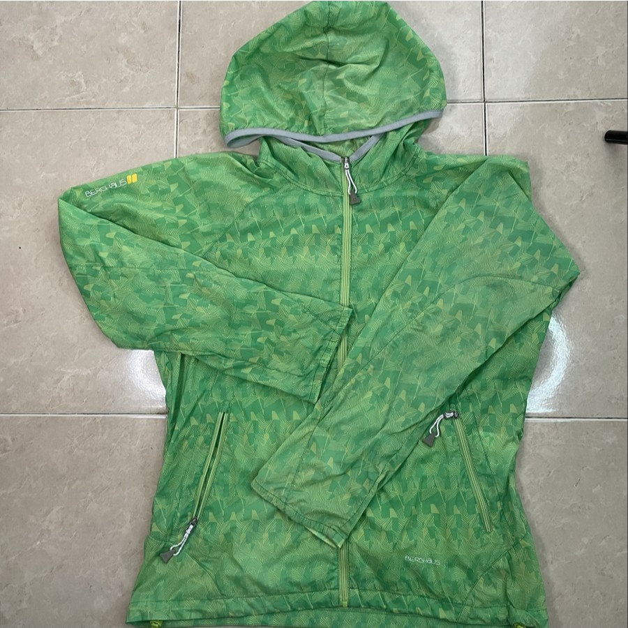 berghaus running jacket hijau, pocketable keren mulus minus karet lengan kendor not arcteryx