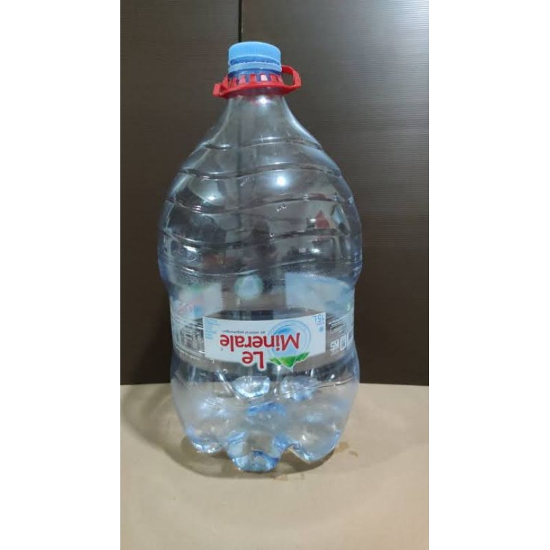 galon le minerale/ le mineral bekas. untuk pengiriman bisa dm aja