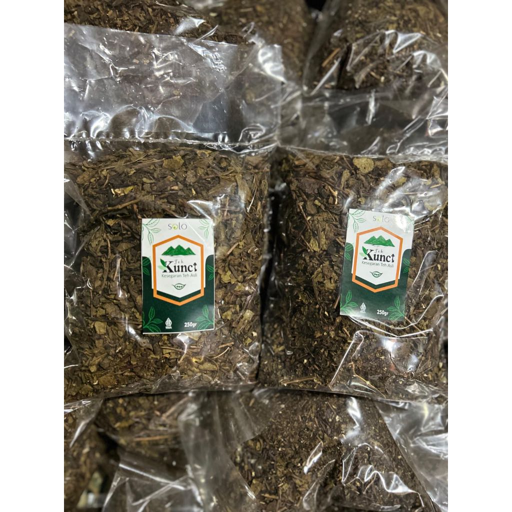 

Teh Kunci (Racikan Asli Solo) Kemasan 1kg 4PCS (250gr x 4) Wangit Dan Harum Teh Solo