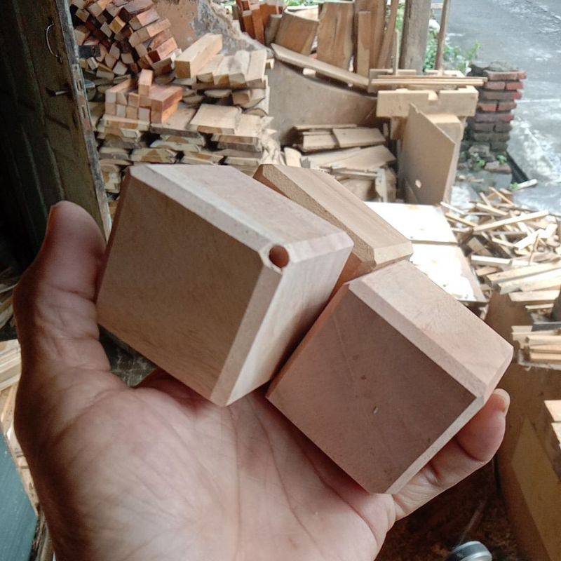 Pion Dadu, Pion Kayu Mahoni, Pion Sangkar Burung