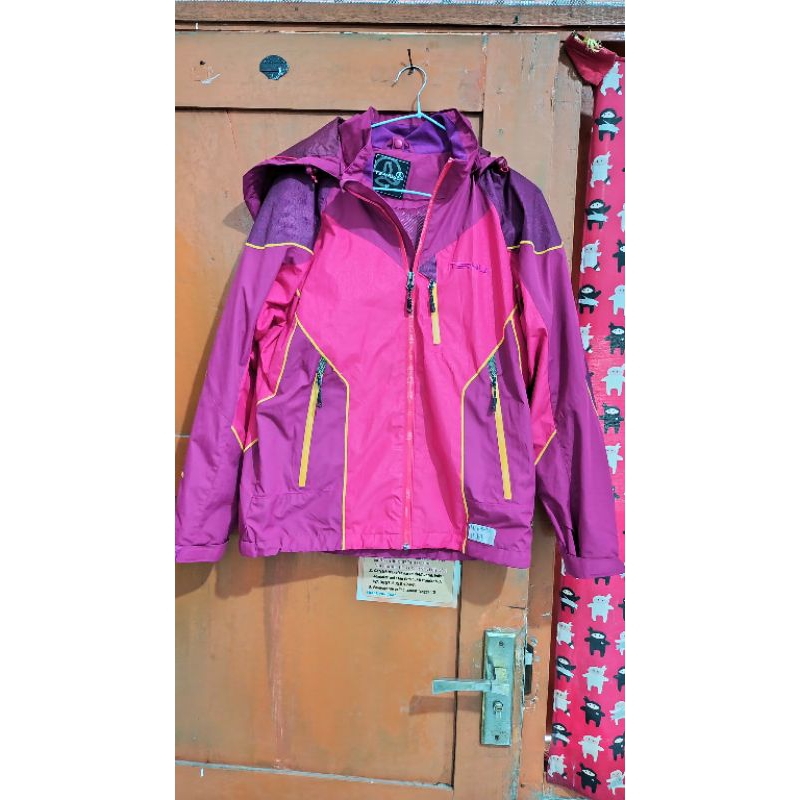 jaket outdoor / jaket gunung wanita