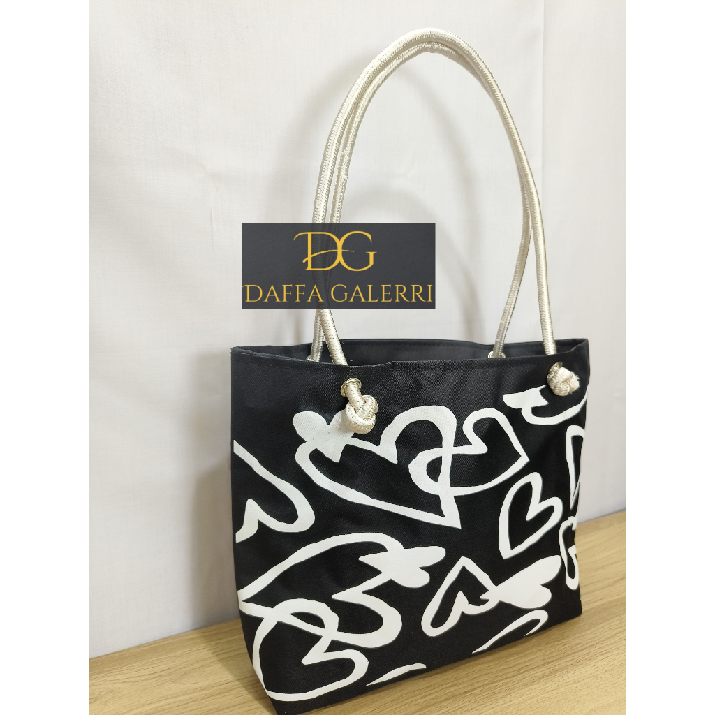 Tas totebag (love hitam) tote bag tas wanita tas kekinian tas kerja tas kuliah tas jalan jalan tas r