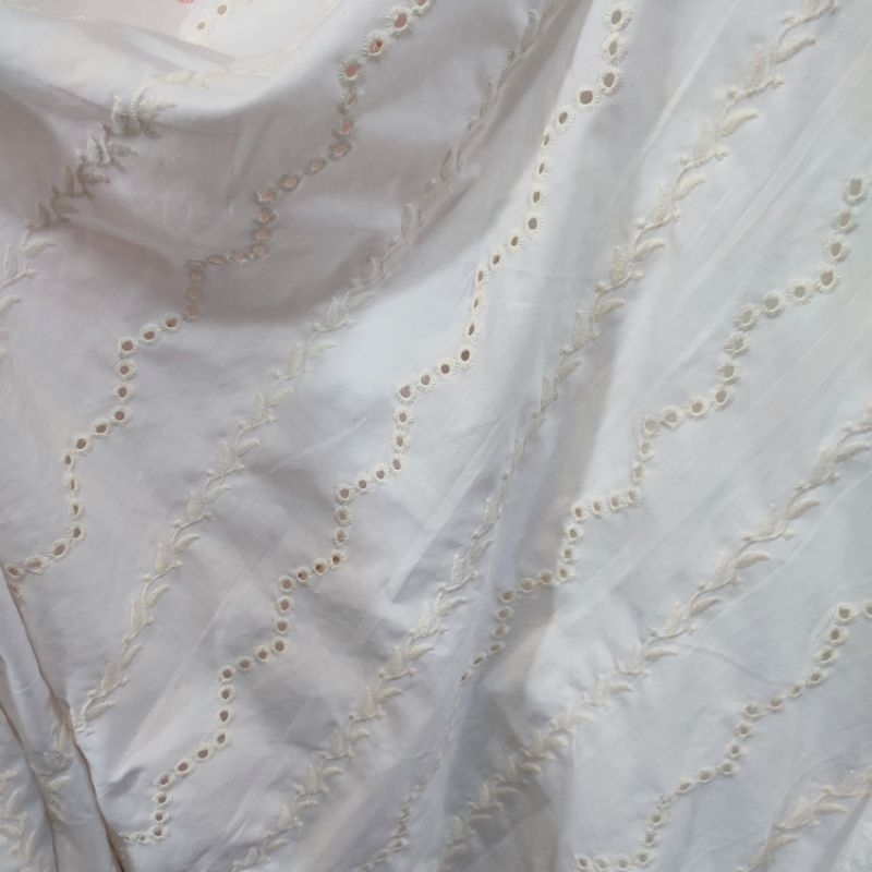 kain katun antik - kain katun bordir dasar putih - kain katun bordir - bahan katun premium - kain bo