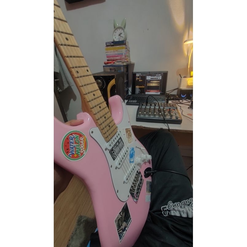 Gitar Elektrik / Listrik Kowe stronger SSS pink bekas