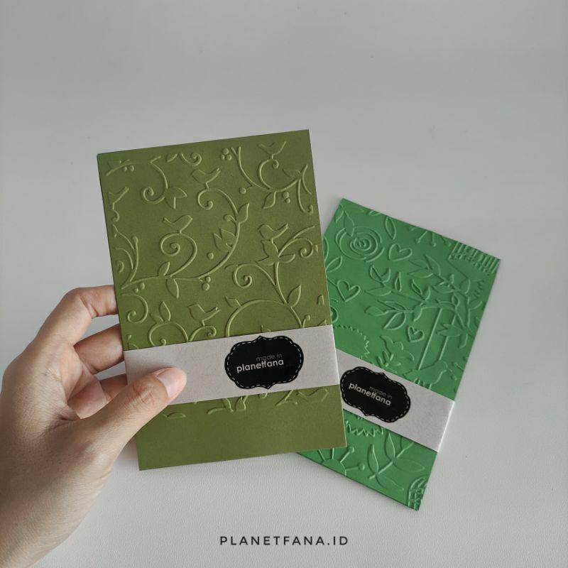 

planetfana • Kertas emboss motif burung