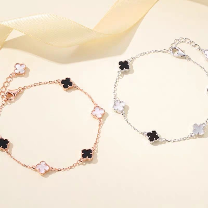 Gelang Clover Titanium Wanita Daun Clover Hitam Putih / Gelang Titanium Clover Wanita Dewasa / Gelan