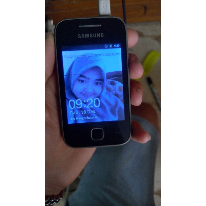 Samsung galaxy young Y S5360 mulus tapi ada minusnya