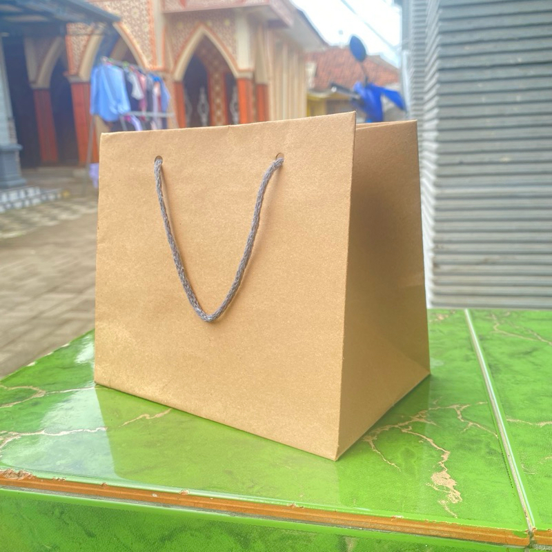 

Paper bag Polos Coklat ukuran 17x12x15 R3 (Paket 12pcs) |Tas Kado |Tas Souvenir mangkok