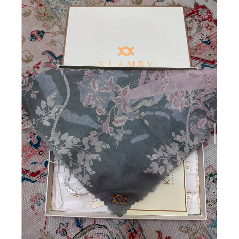 Preloved wearing klamby scarf WK scarf full set like new