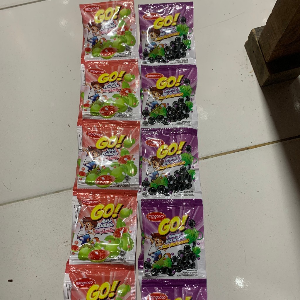 

Minicoco Go! Nata de coco Bubble Rasa Blackcurrant dan Jambu 1 renceng isi 10 pcs