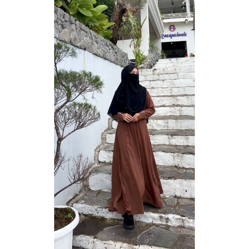 ABAYA EMBOS FORTALEZA MOTIF KURMA By Alnoor niqob embos abaya motif