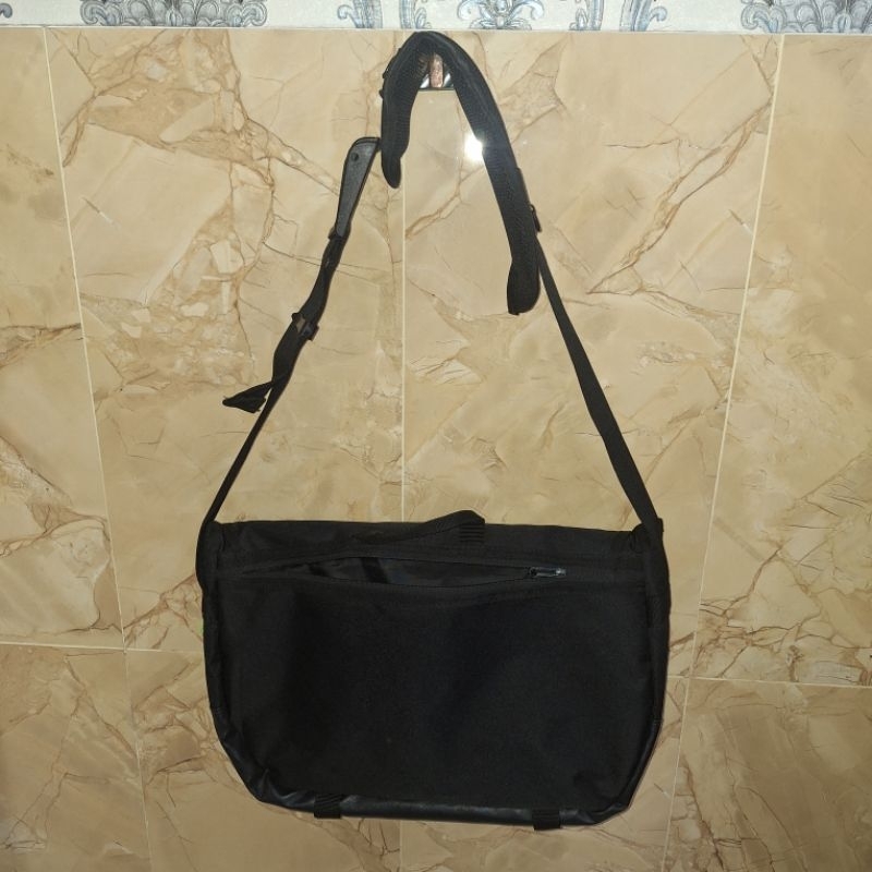 Preloved Messenger Bag Peeps Black