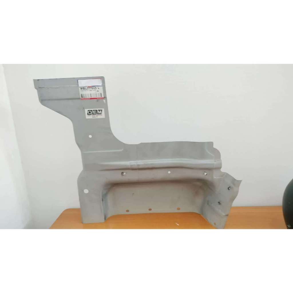 KUDA LUMPING Mitsubishi CANTER 84 136PS KEPALA LEBAR Stand Panel (6.9T) L/R Canter FE84D