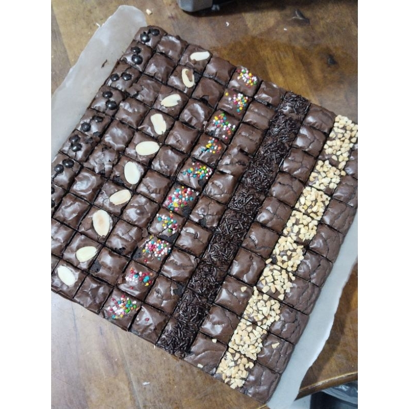

BROWNIES FUDGY 100 POTONG