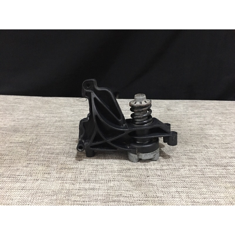 Engsel dudukan spion Daihatsu Xenia VVTI sebelah kanan