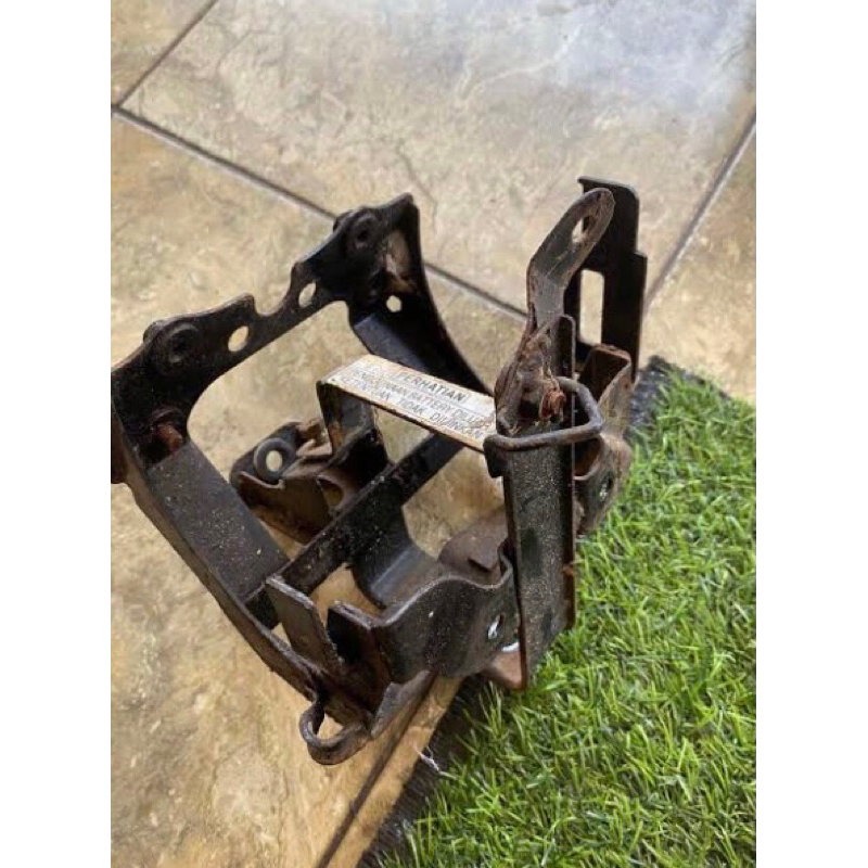 breket panel dudukan pangkon aki Honda Vario lama karbu 110/original