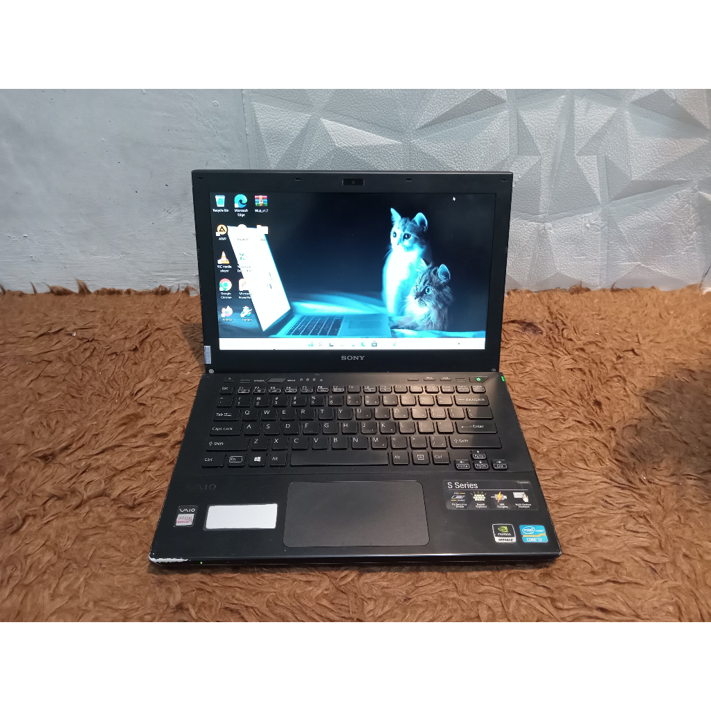 Laptop Sony vaio SVS131C1DW RAM 8GB SSD 128GB INTEL CORE I7-3520M NO MINUS MULUS CAKEP