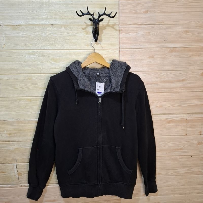 PROMO Jaket hoodie Uniqlo asli Size M-L/jaket bulu /bahan adem dan melar /  Kode J41/  P: 65  L: 55.
