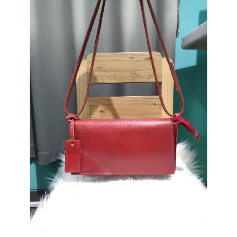 Tas sling shoulder kulit asli merah wherever you go preloved