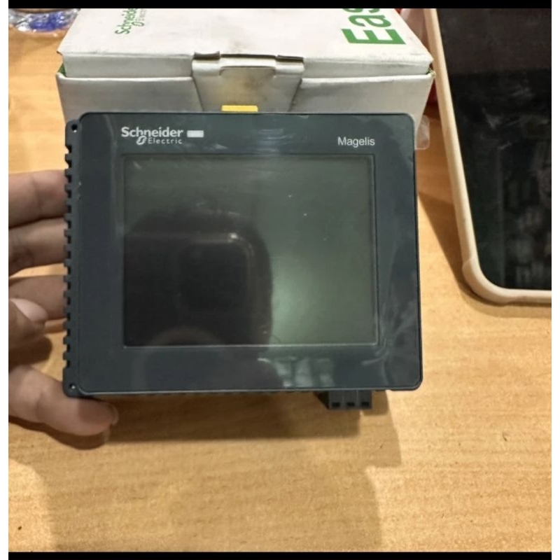 HMI SCHNEIDER MAGELIS HMIS5T ORIGINAL