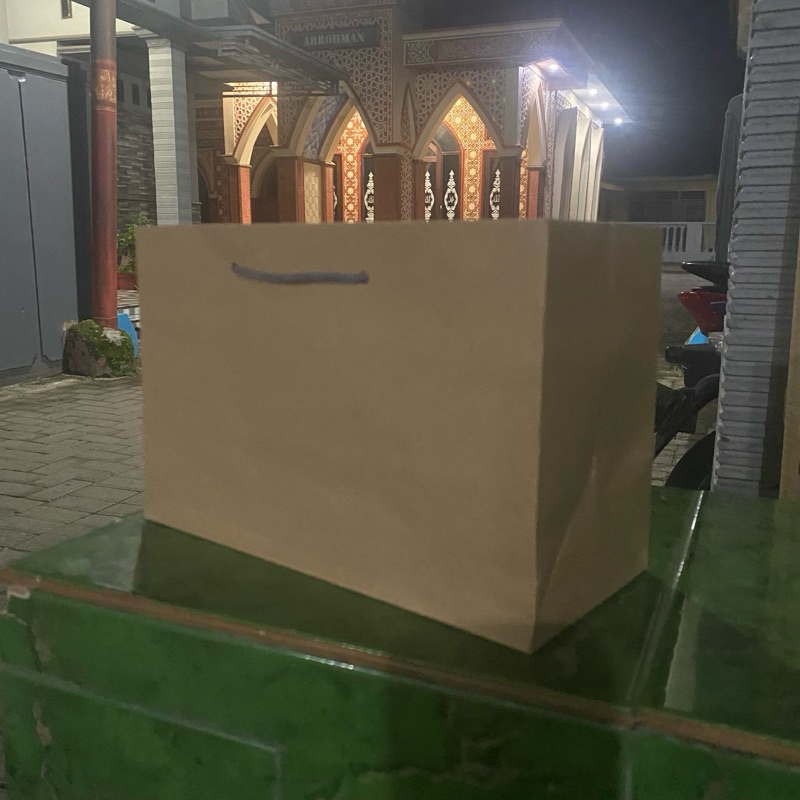 

Paperbag Polos Coklat Ukuran 25x12x16 (Paket 12pcs) |Tas Kado |Tas Souvenir