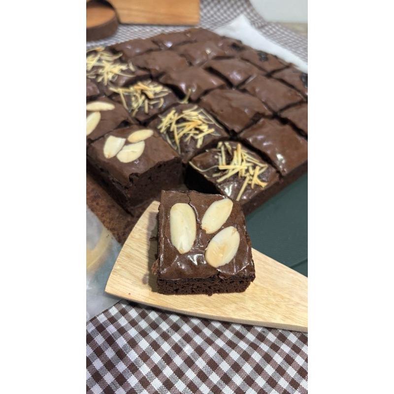 

Brownies Sekat Shiny Crust