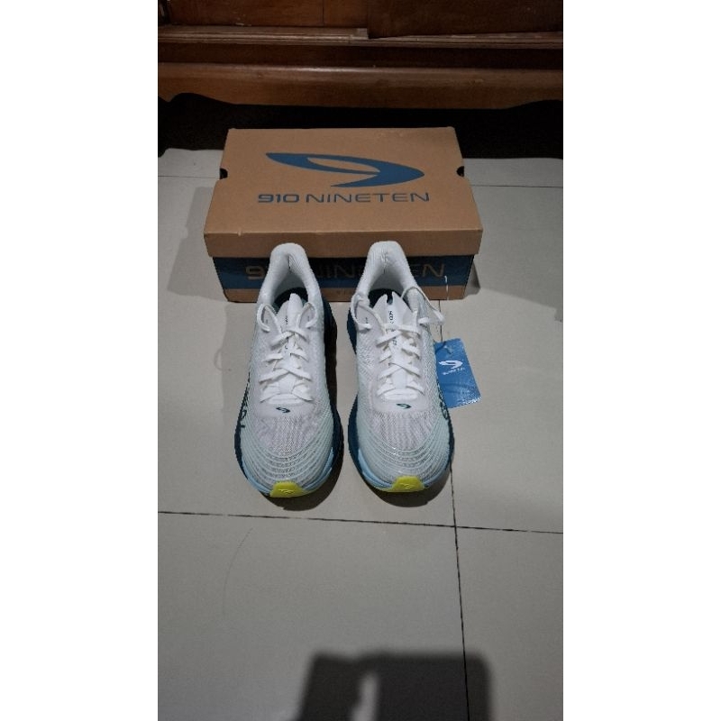 sepatu lari nineten reishika boolster