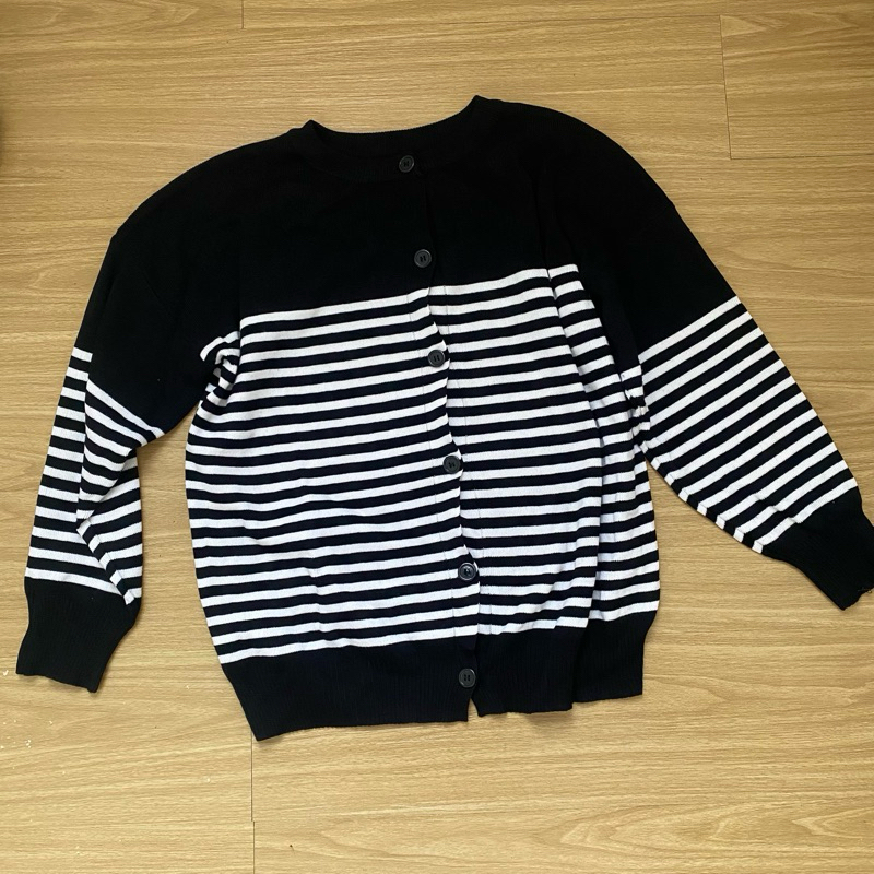Sweater Garis Hitam Putih Lengan Panjang (dewasa)