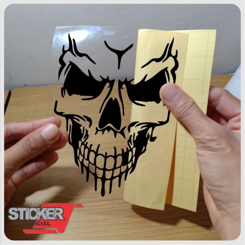 

Sticker tengkorak, bisa buat di visor dan body motor, kaya mobil