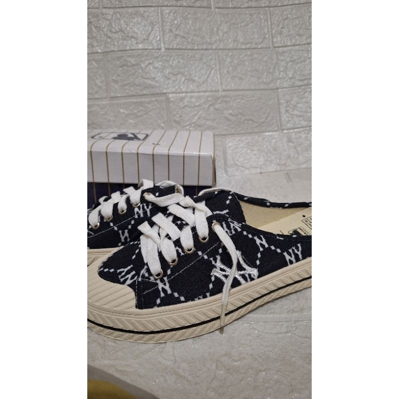 Sepatu sendal MLB NY Yankees playball black